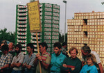 Protestaktion der Obstbauern in Königschaffhausen nachdem eine Rekordernte zum Annahmestopp der Früchte geführt hat.