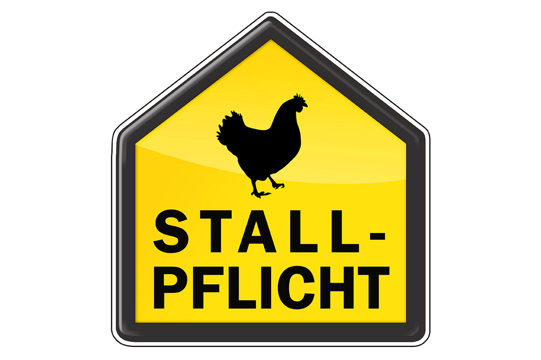 Zum Schutz der Geflügelbestände verlängert das Landratsamt das landkreisweite Aufstallungsgebot.