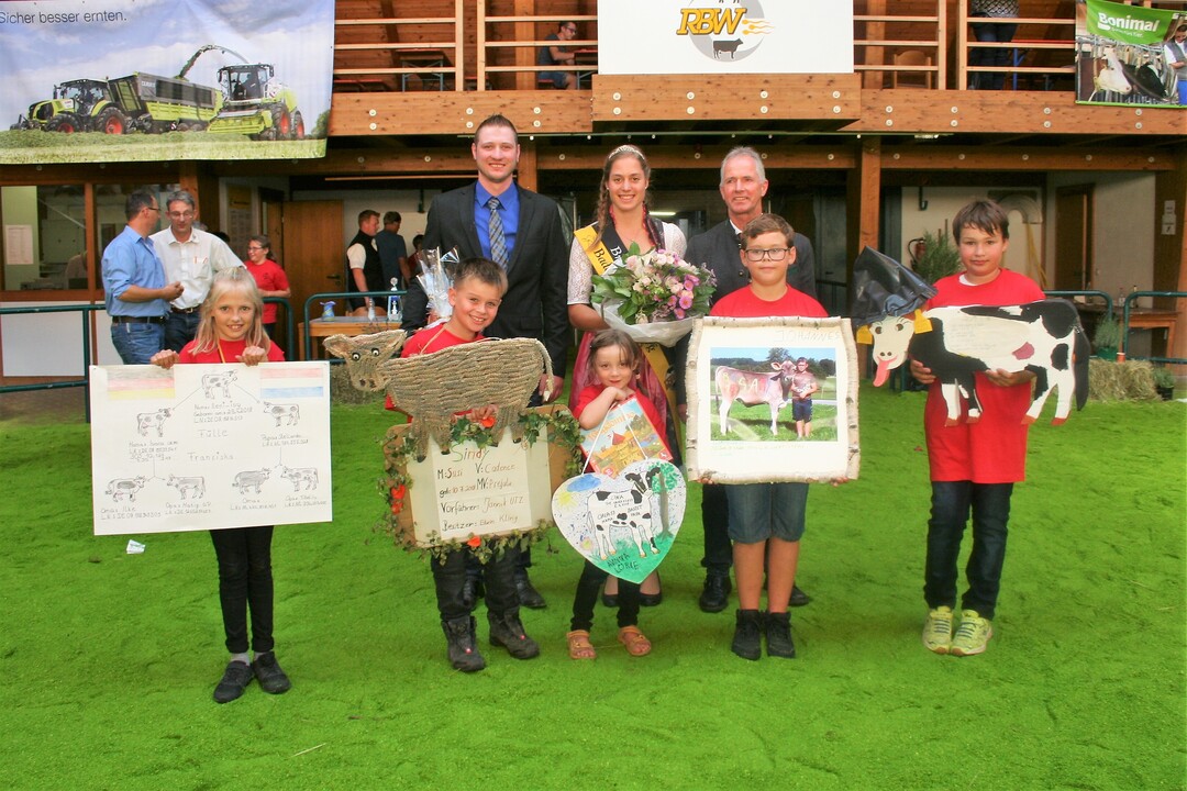Die Sieger im Stalltafel-Wettbewerb.