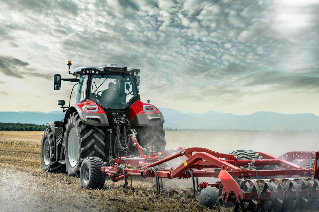 Steyr Terrus CVT auf dem Feld