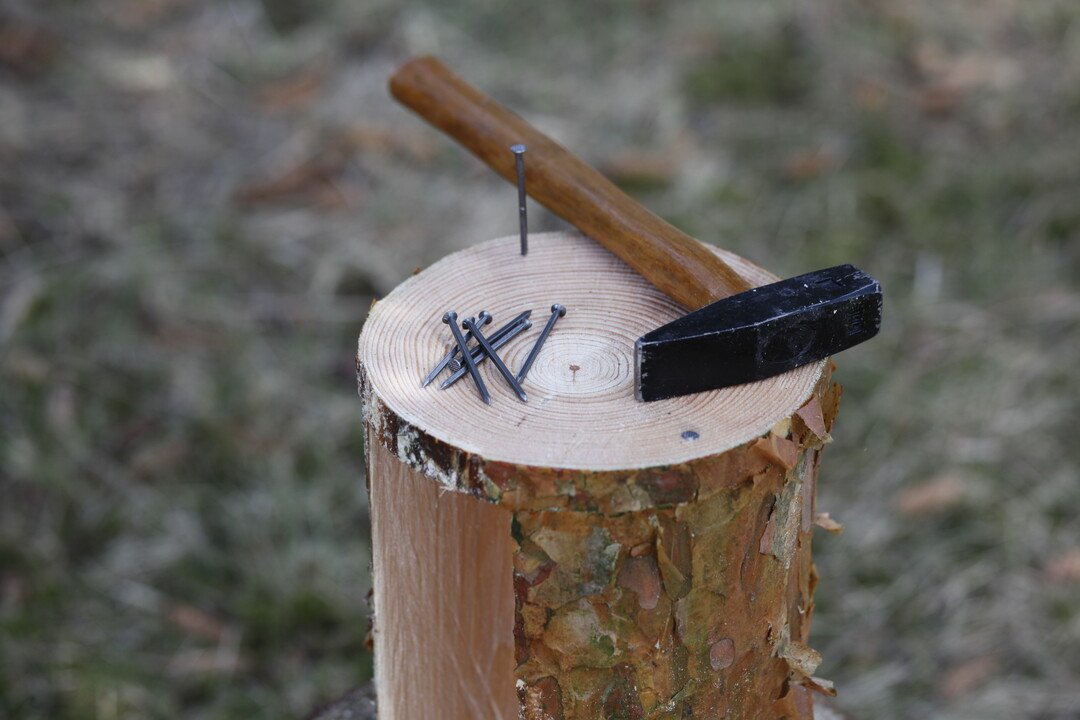 Mit N�geln und Haken ...