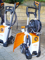 Das Zubehör ist hinter einer Klappe praktisch verstaut.