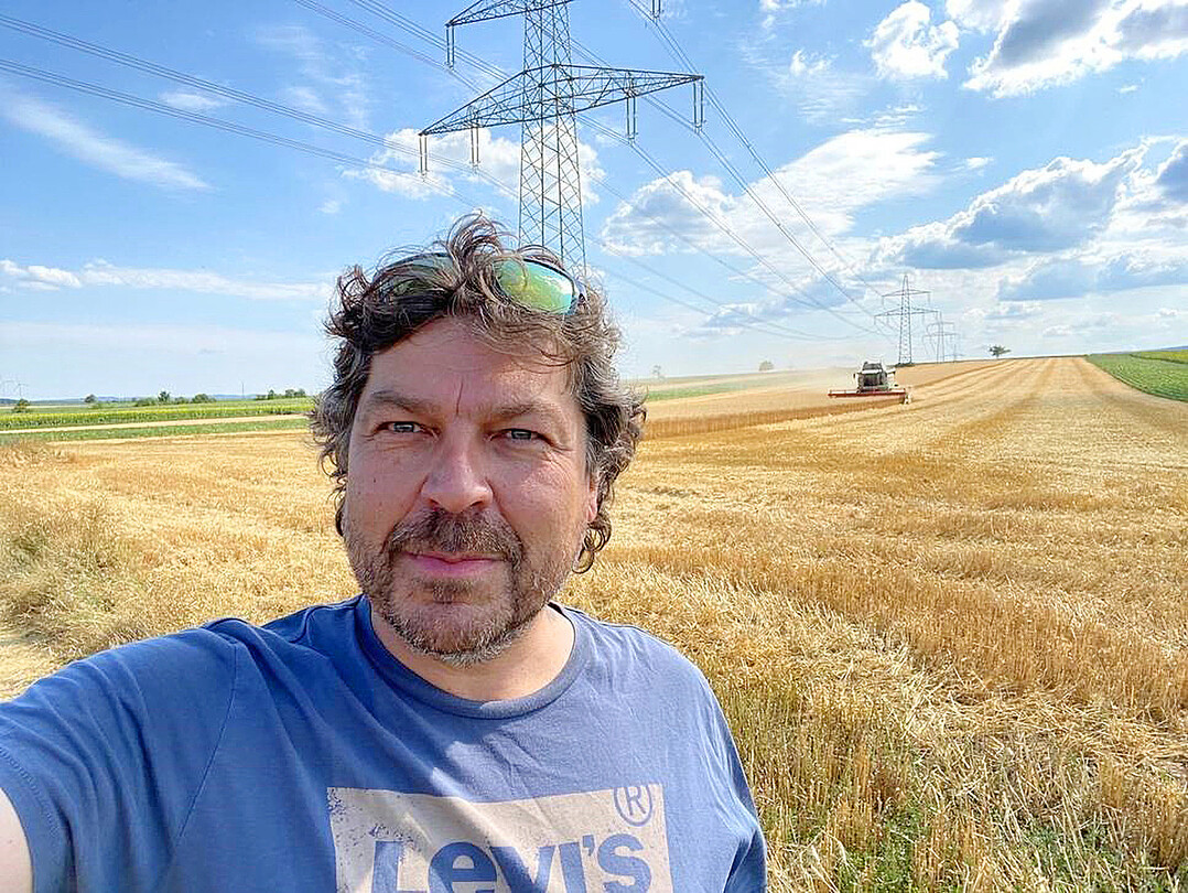 Ein Pionier biozyklisch veganer Erzeugung aus Österreich: Harald Strassner, der auch Flächen in Rumänien und Ungarn betreibt.