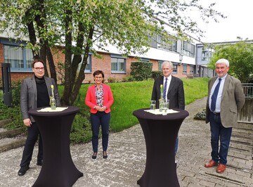 Im Einsatz für die Tiergesundheit und den Verbraucherschutz (v.l.n.r.): Dr. Thomas Miller, STUA Aulendorf, Sabine Kurtz, Staatssekretärin, MLR, Dr. Gerhard Kuhn, MLR, und Thomas Hagmann, Vorsitzender Tierseuchenkasse (TSK) Baden-Württemberg.