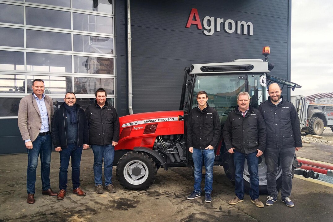 Hochmotiviert am neuen Agrom-Standort in Tettnang, v.l.: Martin Bauknecht; Holger Strobel; Niklas Roth; Johannes Altherr; Patrick Schm�hl, Niederlassungs- und Teiledienstleiter sowie  Dieter Stoppel, Werkstattleiter. 