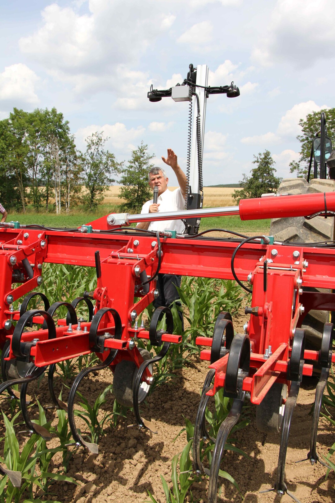 Durch die volle Kompatibilit�t zum ISOBUS-Standard l�sst sich die Maschine mit vielen Kamerasystemen kombinieren.