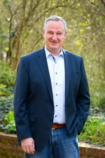 Verleger Matthias Ulmer leitet als Geschäftsführer und persönlich haftender Gesellschafter in 5. Generation den Verlag Eugen Ulmer in Stuttgart.