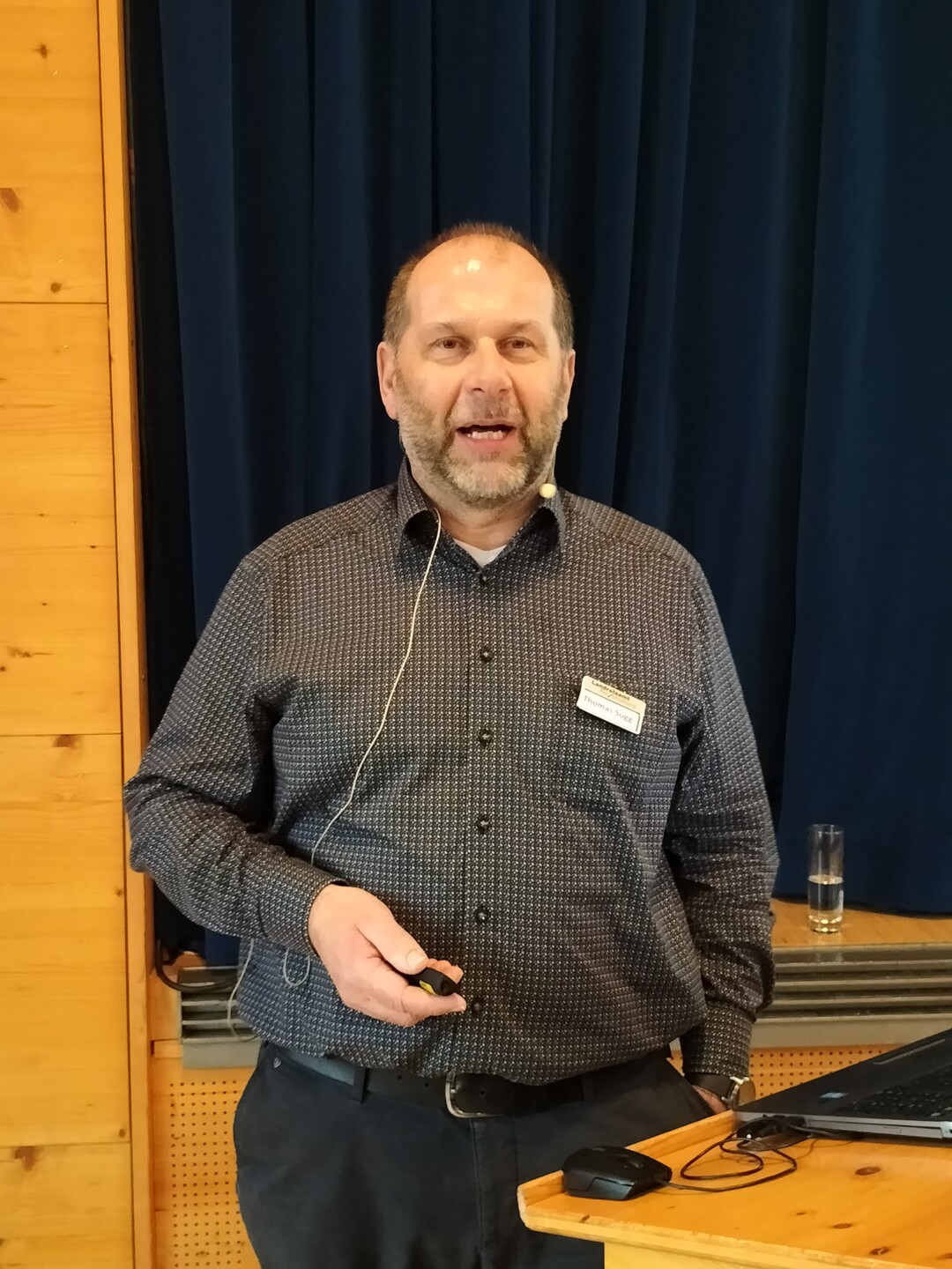 Thomas Sugg hat nach Aufgabe der Schweinehaltung seinen Stall zu Lagerräumen umgebaut. Seine Erfahrungen aus dem Umbau brachte er bei der Tagung "Chancen statt Leerstand" mit ein.