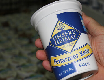 Starkes Signal gegen Preissenkungen: Edeka S�dwest k�ndigt an, die Preise f�r regionale Markenprodukte der Molkereien in ihrem Absatzgebiet sowie f�r Molkereiprodukte ihrer Regional-marke "Unsere Heimat - echt & gut" unver�ndert zu lassen. 