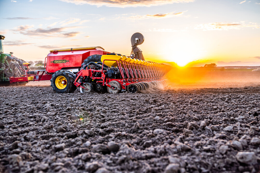 Die Tempo L 24 ist mit Reihenabst�nden von 450 bis 508 mm ab November verf�gbar.  