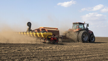 Die Tempo L Einzelkornsämaschine von Väderstad auf dem Weg zum Weltrekord.