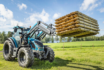  Mehrzwecktraktor: Die G-Serie ist auch der perfekte Traktor f�r Frontladerarbeiten.