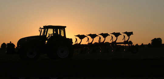 Entgegen ursprünglichen Erwartungen waren die Traktoren-Neuzulassungen 2015 gegenüber dem Vorjahr nur um sieben Prozent rückläufig. Damit bewegt sich der Markt nach wie vor auf einem hohen Niveau.