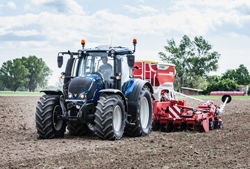 Seit März 2018 setzt Valtra für die Erstbefüllung aller neuen Traktoren im Werk erneuerbaren Kraftstoff ein.