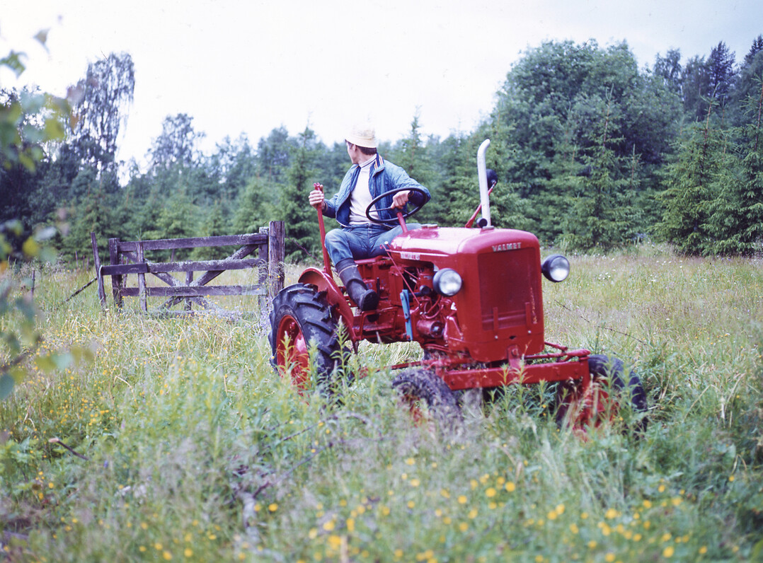 1951 startete Valtra mit der Serienproduktion von Traktoren. Der Valmet 15 hatte 15 PS und war für kleine Höfe konzipiert.