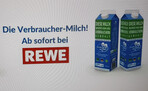 Zu kaufen gibt es diese "Verbraucher-Milch" für 1,45 Euro in rund 400 Rewe-Märkte vor allem im Rhein-Main-Gebiet in Deutschland.