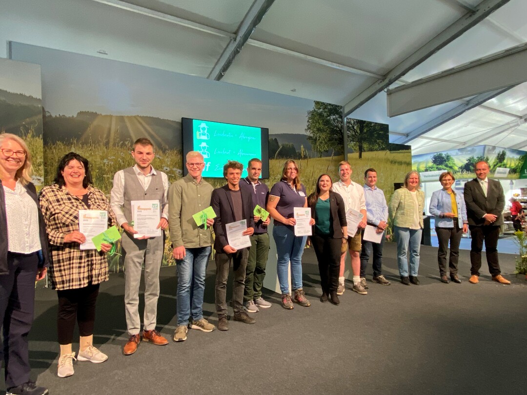 Preisübergabe auf dem Hauptfest mit Staatssekretärin Sabine Kurtz (2.v.r).