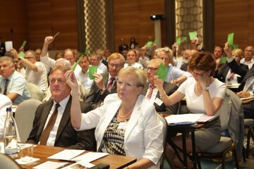 In der Mitgliederversammlung des Deutschen Raiffeisenverbandes (DRV) wurde neu gew�hlt: Franz-Josef Holzenkamp ist neuer Pr�sident