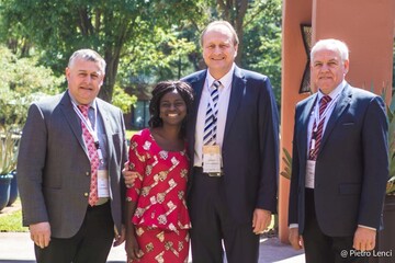 DBV-Vizepr�sident Walter Heidl, Pr�sidentin des sambischen Bauernverbandes und der WFO Dr. Evelyn Nguleka, DBV-Pr�sident Joachim Rukwied und DBV-Vizepr�sident Werner Hilse beim Weltbauerntag in Sambia.