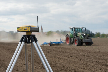Wer sich mit Smart Farming befasst, kommt nicht um Traktor-Lenksysteme als Einstiegsl�sung herum. 