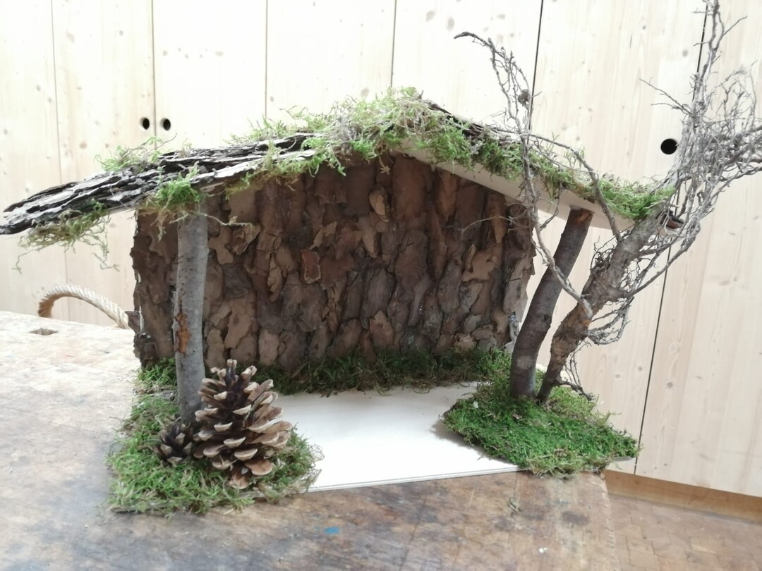 Eine kleine Weihnachtskrippe aus Naturmaterialien