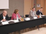 Bei der GAP-Anhörung der Fraktion im Landtag am 13. November 2018 in Stuttgart (v. l.): Grünen-Agrarsprecher Martin Hahn, Arbeitskreis-Vorsitzende Martina Braun und Horst Wenk, stv. Hauptgeschäftsführer des Landesbauernverbandes in Baden-Württemberg (LBV)