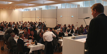 Selbstbewusst: Die Generalversammlung der Milchwerke Schwaben war ein Pl�doyer f�r die Milcherzeugung in S�ddeutschland. Durch die Kostenexplosion insgesamt ist ein h�herer Milchpreis dringend geboten, um die Produktion gewinnbringend sicherzustellen, mahnte Joachim Keller, der Vorsitzende des Vorstands.