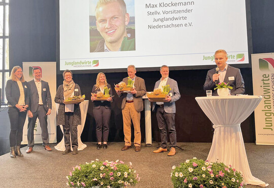 Junglandwirtetag in Nienburg: Anneke Krei�ig, Philipp Hattendorf, Christine Kolle, Anneke Eggers, Dr. Cord Stoyke, Prof. Dr. Wilhelm Windisch, Max Klockemann (v.l.n.r.)