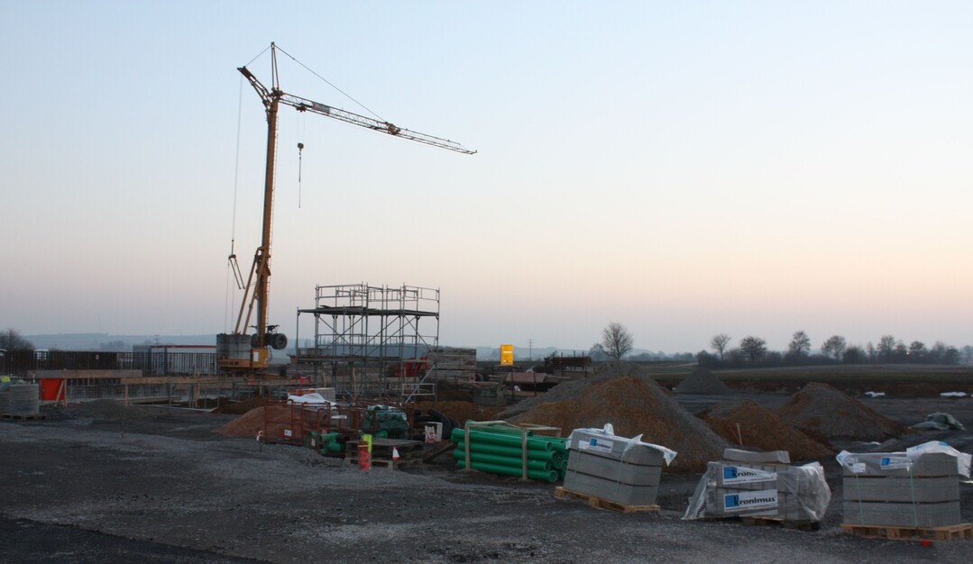 Auf dem Nachbargelände des Technikzentrums wurde im Verbandsindustriegebiet Walldürn gerade mit dem Bau der ZG Raiffeisen Agrar-Niederlassung begonnen. Die Fertigstellung ist für Juni geplant.